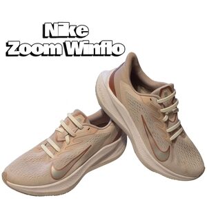 Nike Zoom Winflo Women's Shoes - Blush With Metallic Details
